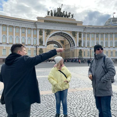 Экскурсия «Дворцовая площадь для детей и их родителей»