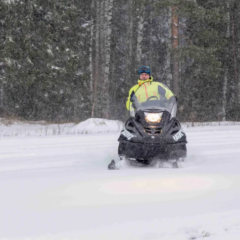 Самостоятельное катание на снегоходе без инструктора
