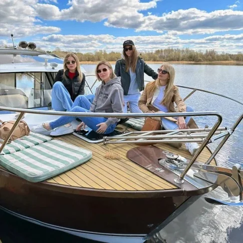 Романтический вечер на катере в Калязине