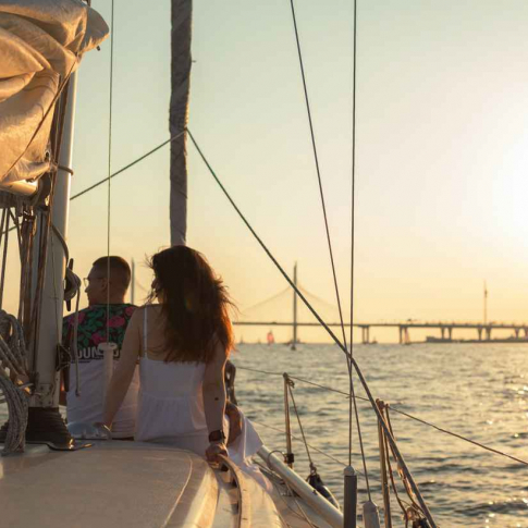 Романтическая прогулка на парусной яхте