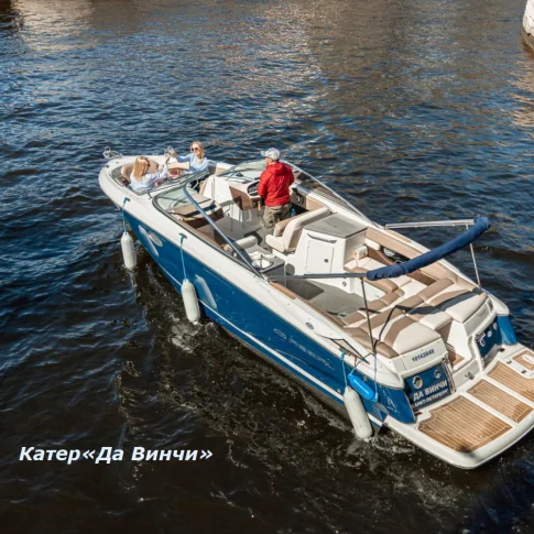 Катание на катере во время разведения мостов