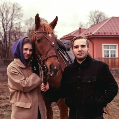 Свидание на конях в великолепном Петергофе