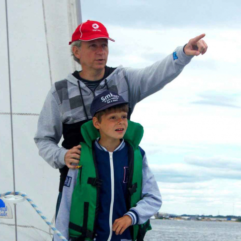 Семейная прогулка на парусной яхте