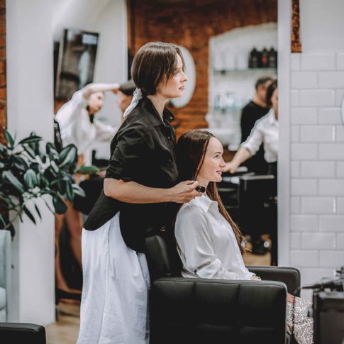 Создание прически и макияжа «Королева вечера»