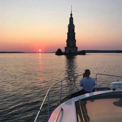 Романтический вечер на катере в Калязине